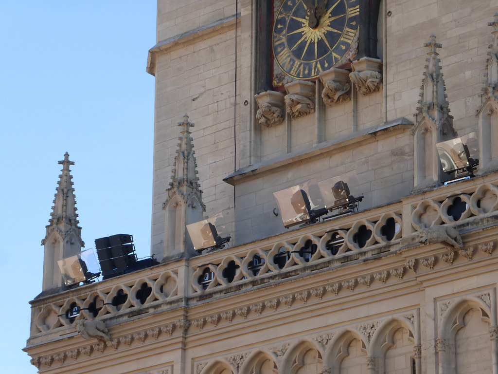 Cathédrale Saint-Jean, Lyon, France - Lyon, France - Détail d'implantation des projeteurs en façade de jour pour le spectacle Evolutions de EZ3kiel