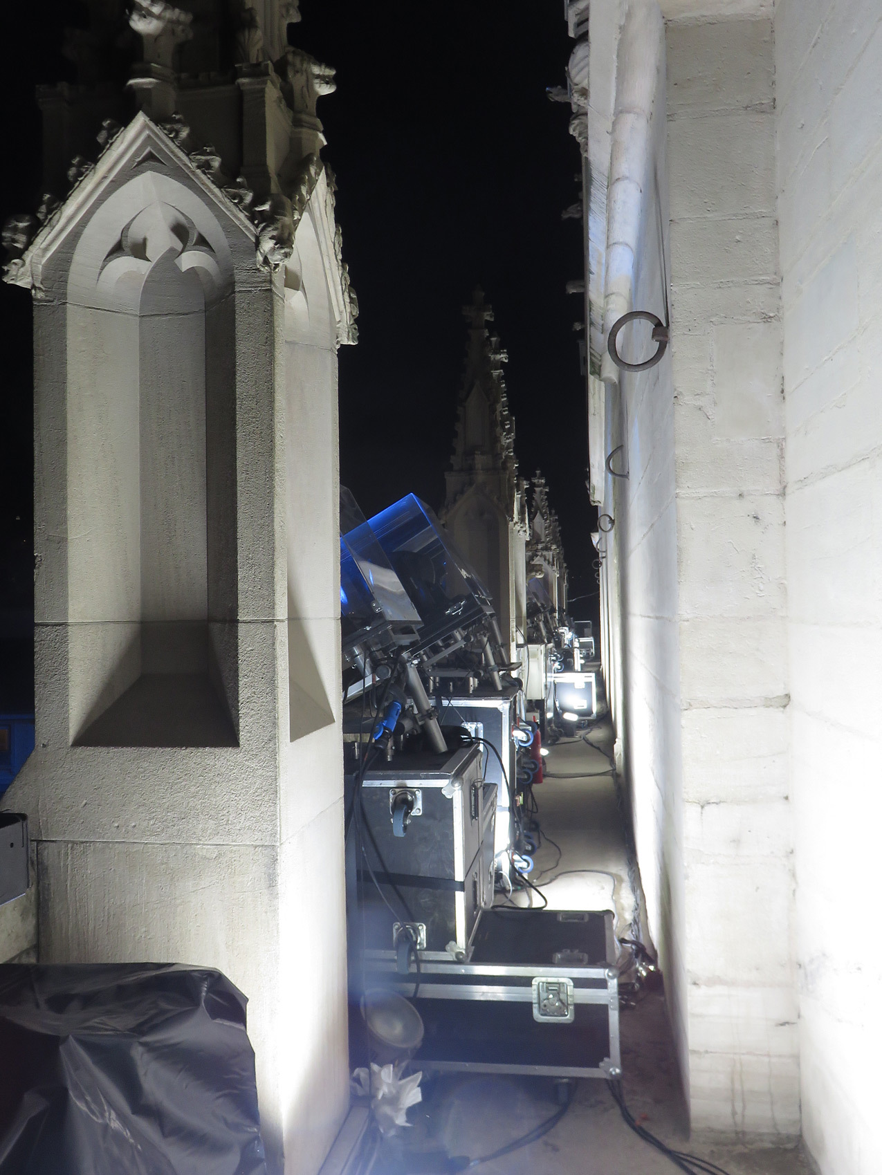 Implantation lumière au balcon, de nuit - Évolutions, cathédrale Saint-Jean - Fête des lumières 2016, Lyon, France