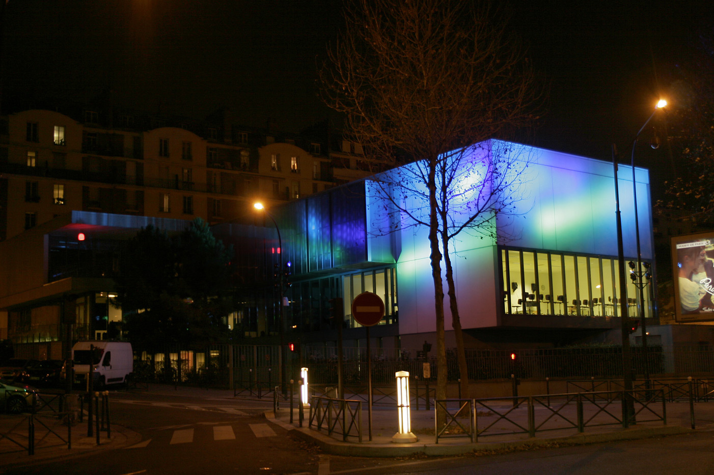 Centre d'animation point du Jour, Paris, France - Conception lumière : Concepto - Bureau d'études : EVESA - Photo : Concepto