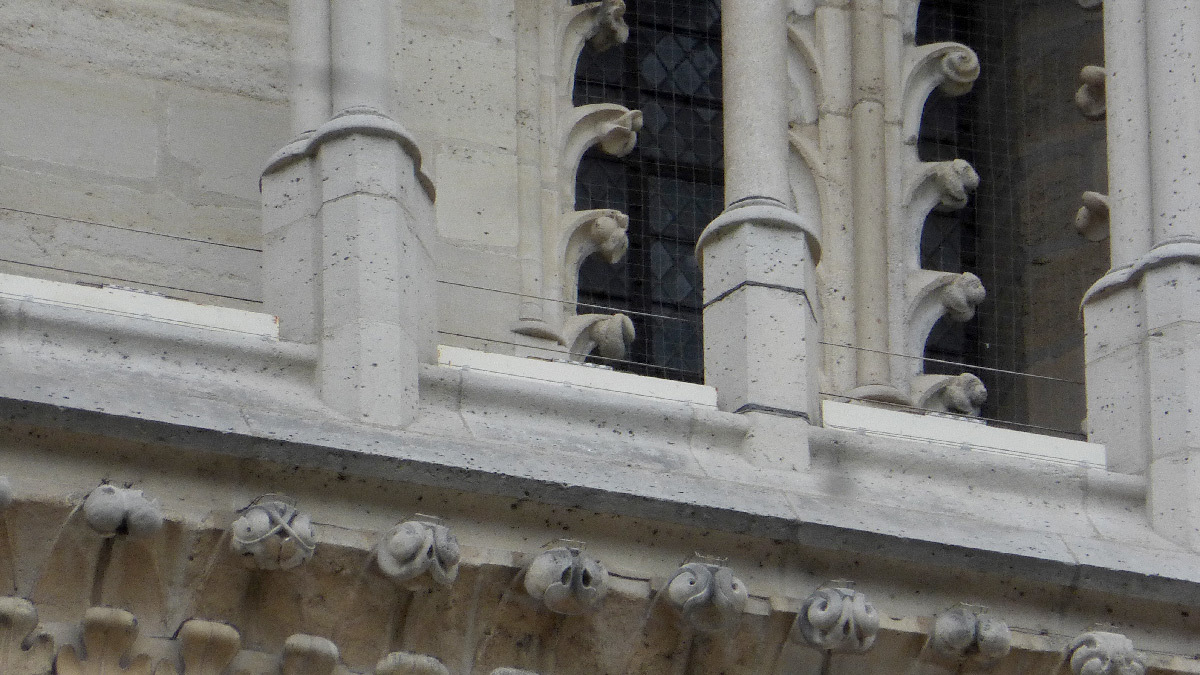 Cathédrale Notre-Dame de Paris, France - détail façade occidentale jour