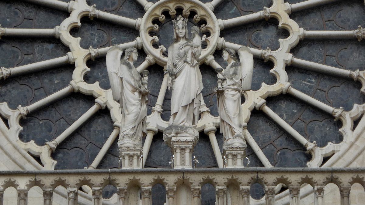 Cathédrale Notre-Dame de Paris, France - détail la rosace de la façade occidentale jour