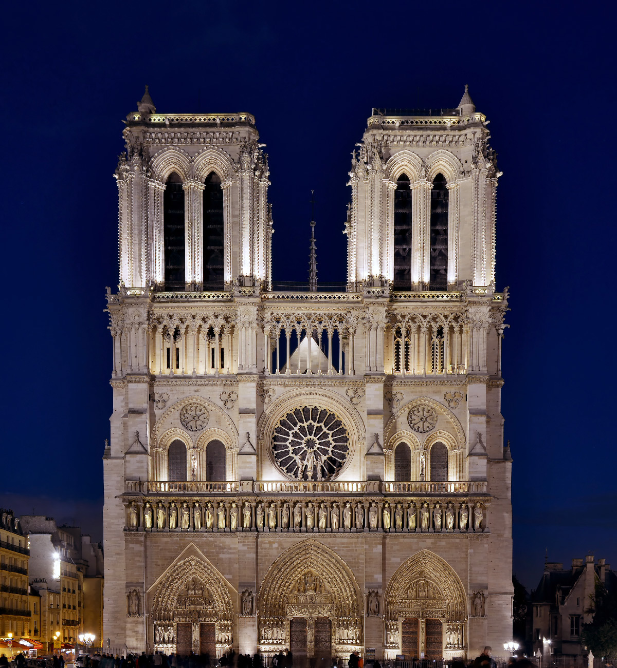 Cathédrale Notre-Dame de Paris, France - façade occidentale de nuit - Conception lumière : Roger Narboni, Concepto et Louis Clair, Light Cibles avec Italo Rota