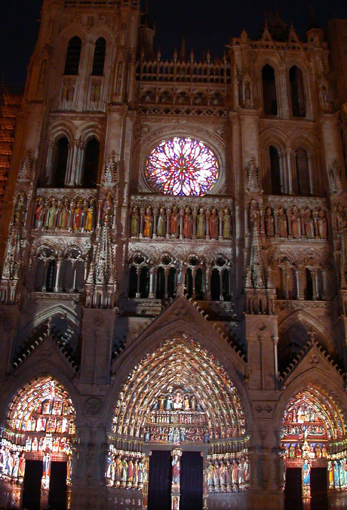 Vidéo mapping - Amiens, la cathédrale en couleurs, France - Scénographes : Skertzò - Spectacle 1999-2016