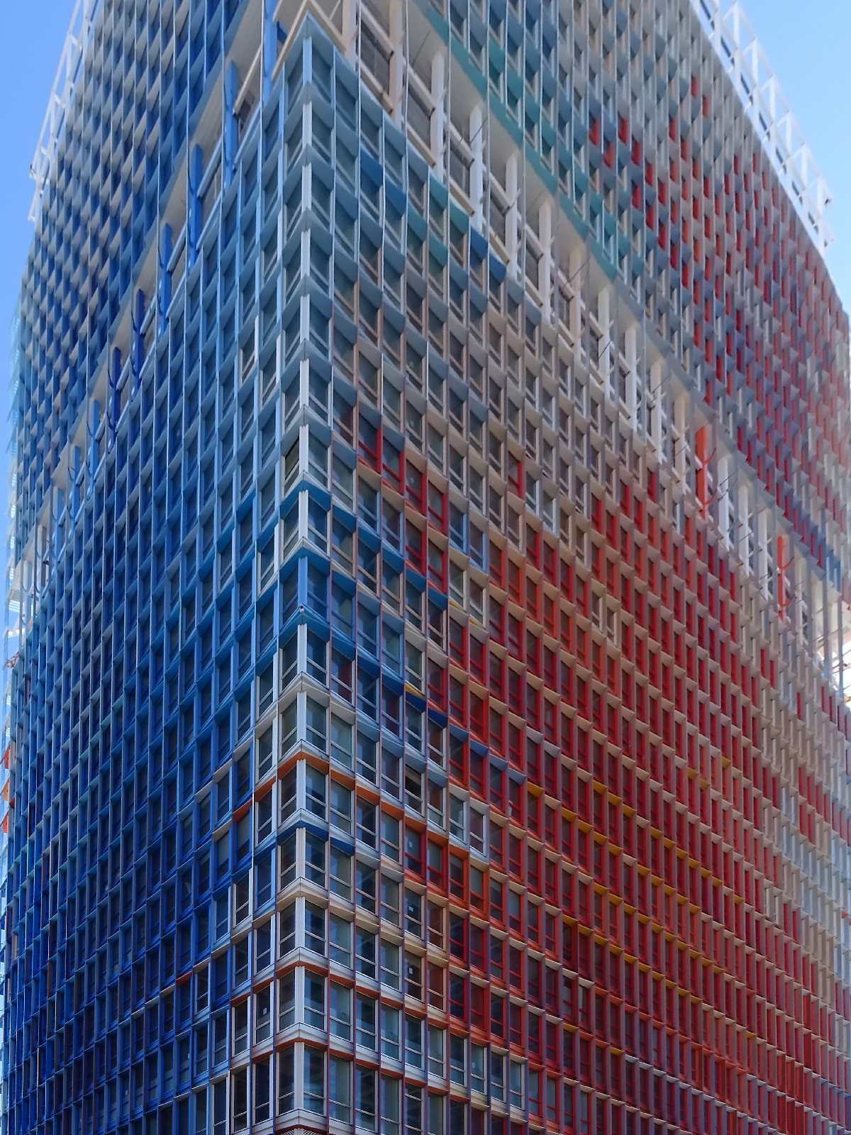 La Marseillaise, tour de bureaux, Marseille, France - Constructa Urban System - Ateliers Jean Nouvel - façades en construction © Vincent Laganier