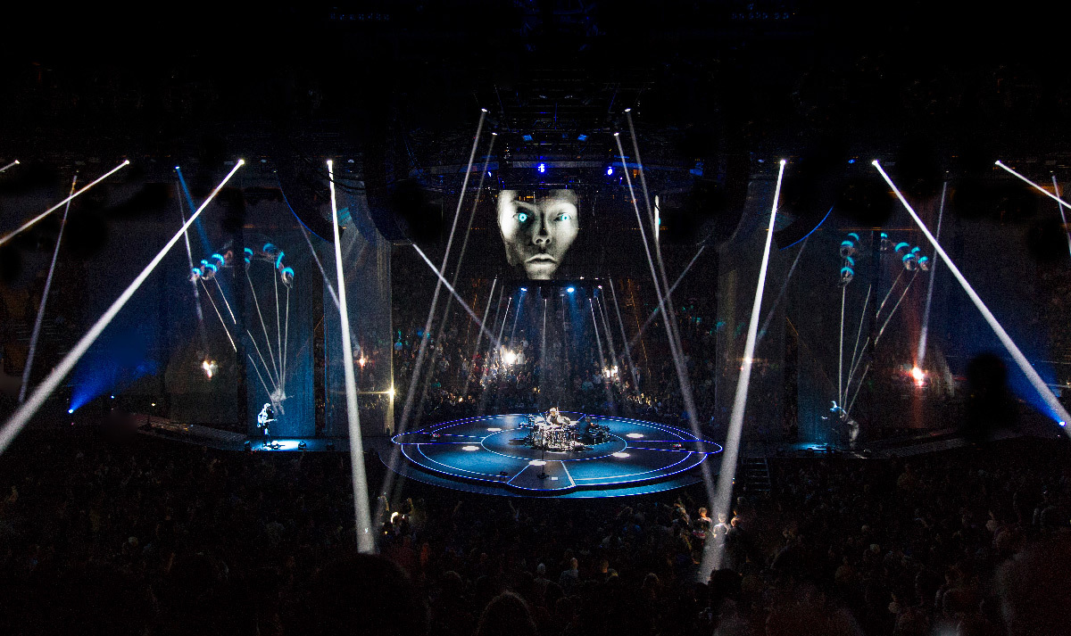 Tournée mondiale du groupe Muse, Drones, 2015