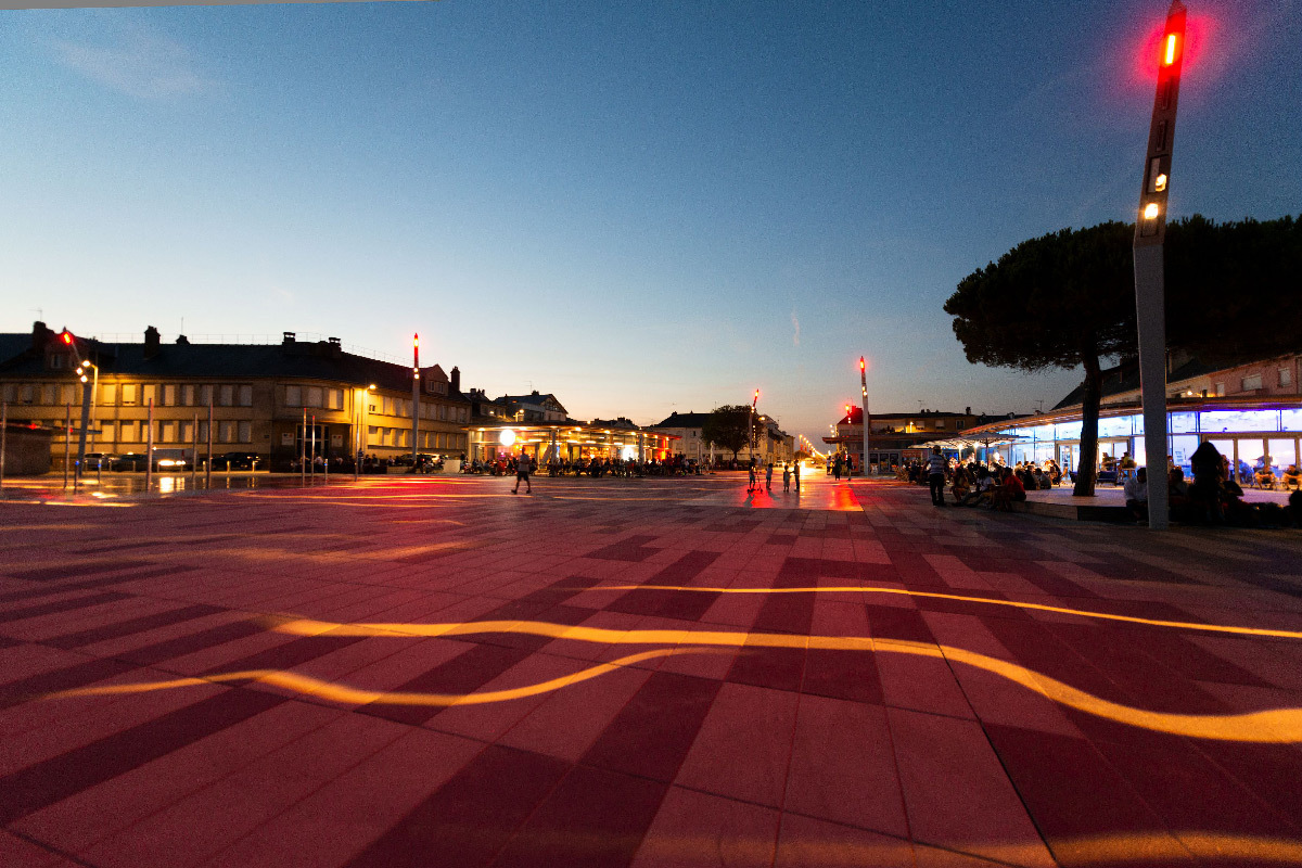 Place du commando, requalification du front de mer, Saint-Nazaire, France - Paysagiste : Phytolab - Concepteur lumière : Studio Vicarini