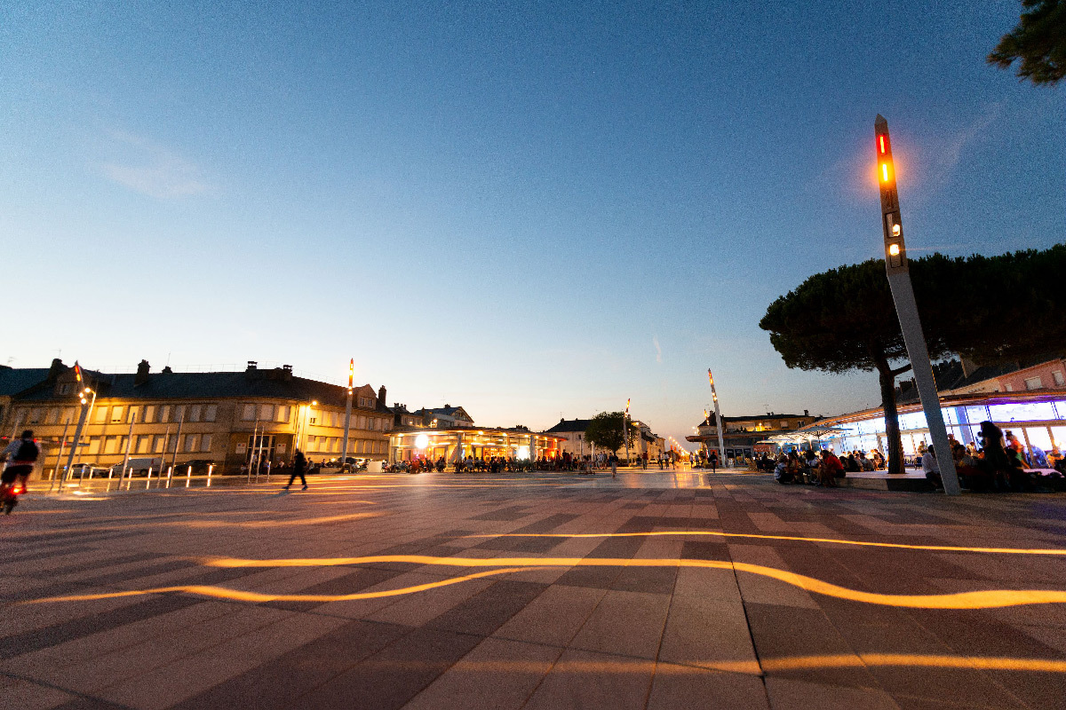 Place du commando, requalification du front de mer, Saint-Nazaire, France - Paysagiste : Phytolab - Concepteur lumière : Studio Vicarini