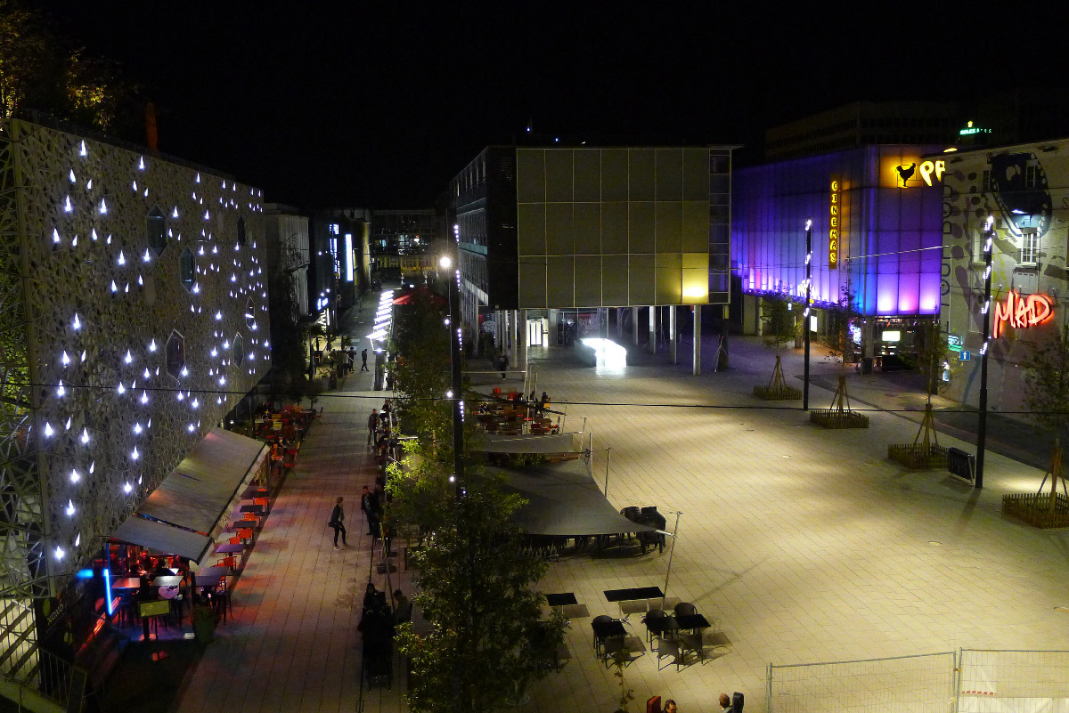 Esplanade du Flon, Lausanne, Suisse - Concepteur lumière : Les Éclairagistes Associes - LEA