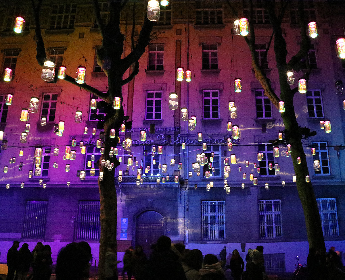 Lumières en soi(e), place Rambaud, Lyon, France - Plasticien lumière : Creatmosphere