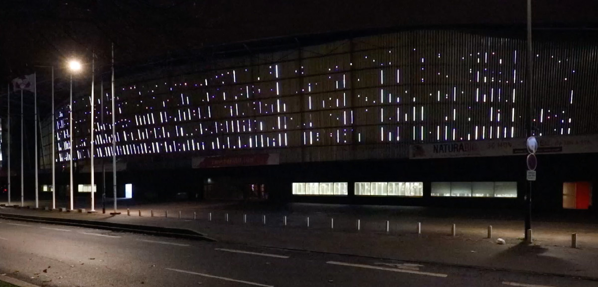 Palais des congres, Lille, France - média façade intégrée - Architecte : Rem Koolhaas - Concepteur lumière : Jean-Philippe Corrigou