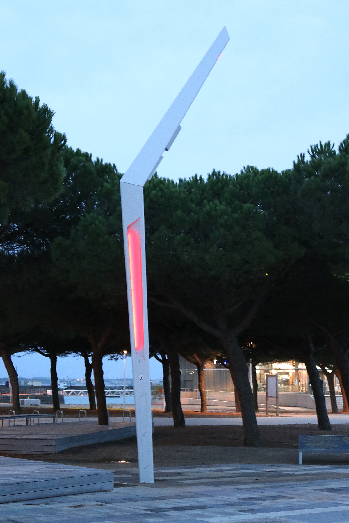 Place du commando, requalification du front de mer, Saint-Nazaire, France - Paysagiste : Phytolab - Concepteur lumière : Studio Vicarini