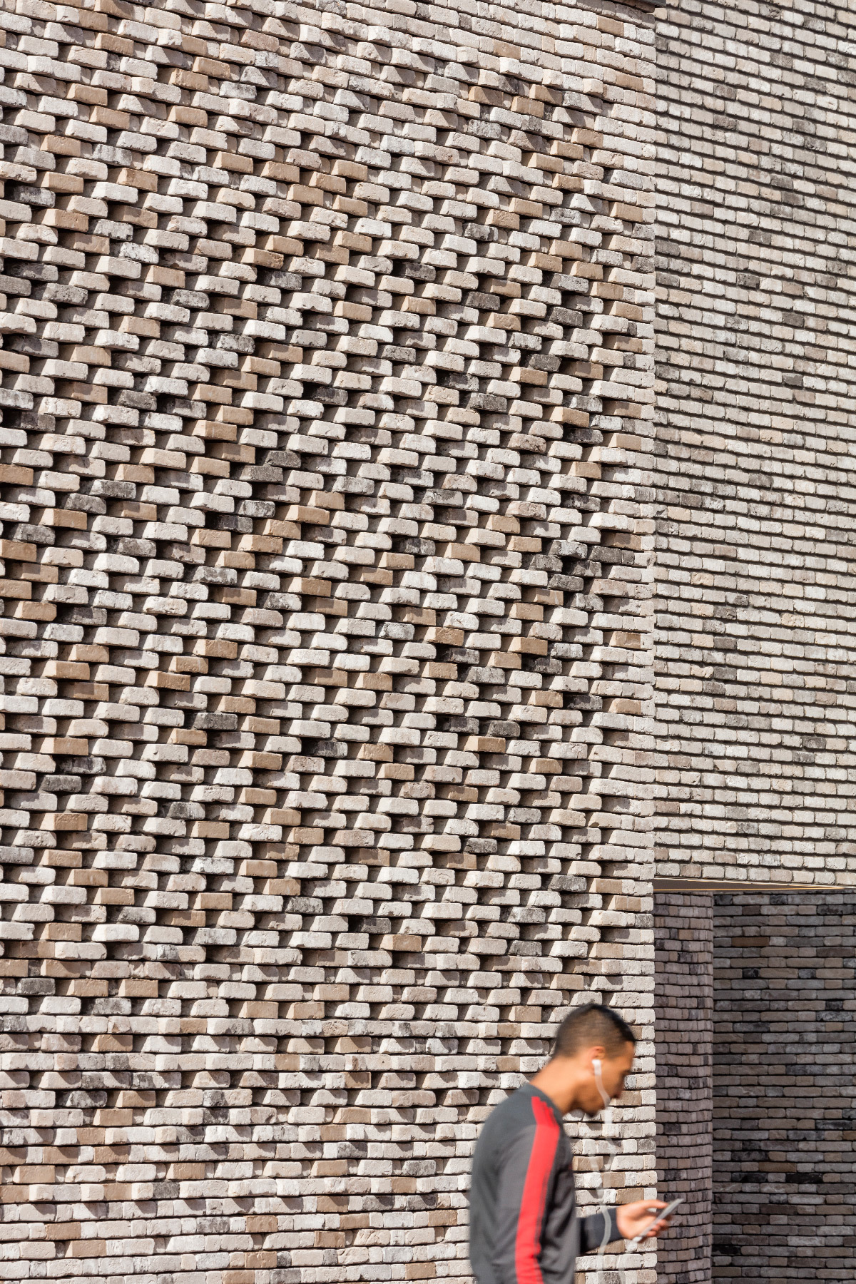Matière d'architecture en brique sous la lumière du jour - Opus 5 architectes