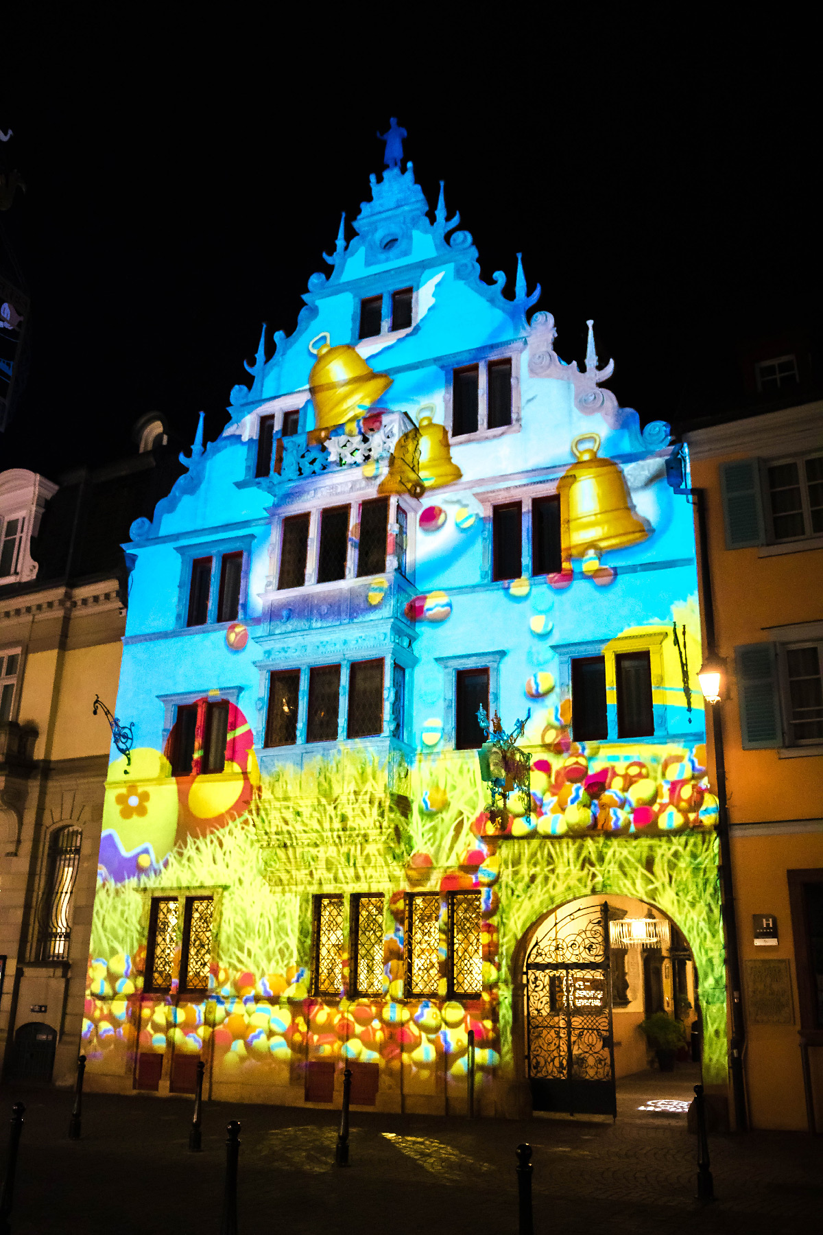 Maison des têtes, Colmar, Alsace, France - Designer : Vialis - Mobilier urbain : Colmédia