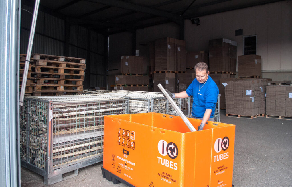 La Défense Récylum recycle 30000 tubes fluorescents avec GreenFlex