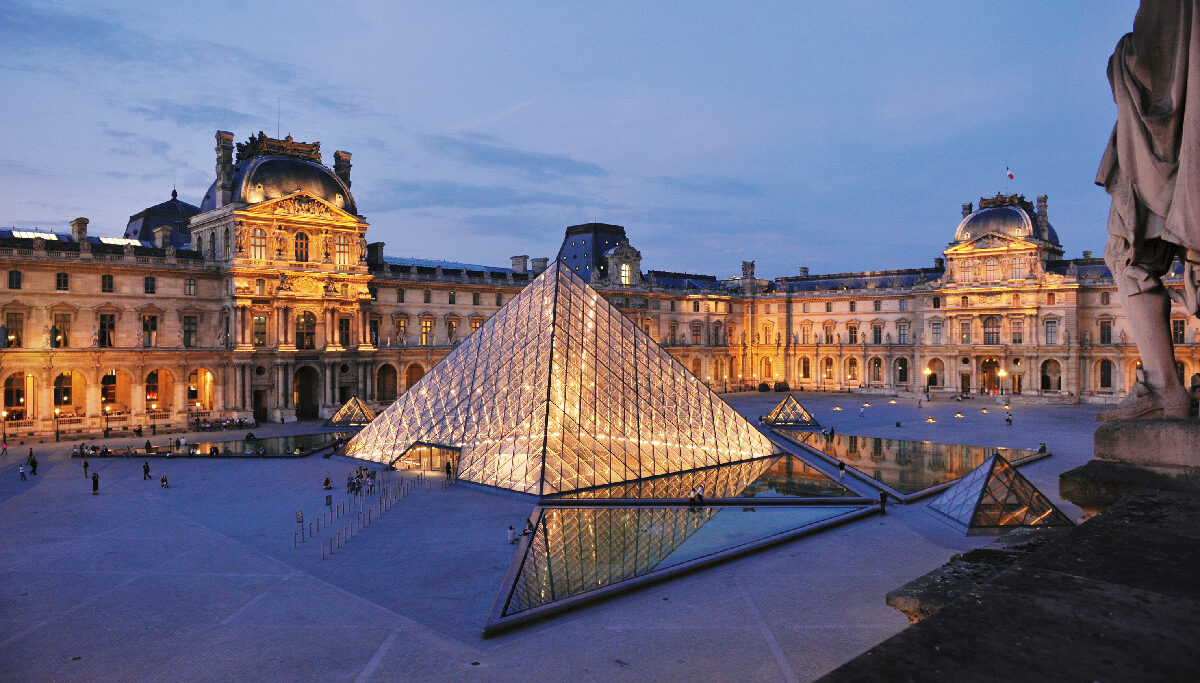 Cour Napoléon et Pyramide du Louvre, Musée du Louvre, Paris, France - Architecte : Ieoh Ming Pei - Ingénieur : Roger Nicolet © Musée du Louvre, dist. RMN - Grand Palais, Stéphane Olivier