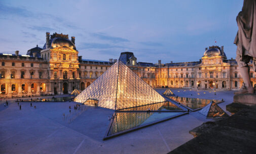 Cour Napoléon et Pyramide du Louvre, Musée du Louvre, Paris, France - Architecte : Ieoh Ming Pei - Ingénieur : Roger Nicolet © Musée du Louvre, dist. RMN - Grand Palais, Stéphane Olivier