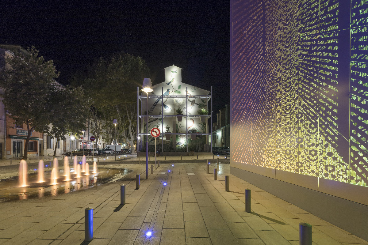Place Louis Rey, Lunel, France - Architecte urbaniste : Lebunetel + Associes - Concepteur lumière : ECL Studio - Dampere - Graphiste Eric Pol Simon © Julien Thomazo