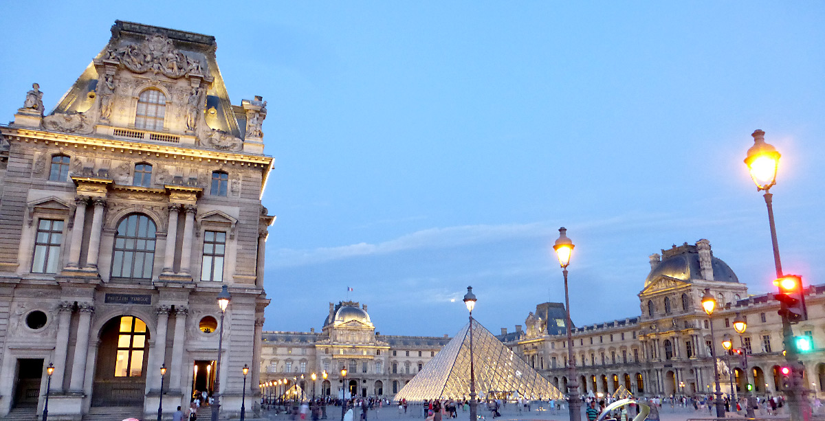 Cour Napoléon et Pyramide du Louvre, Musée du Louvre, Paris, France - illumination - Architecte : Ieoh Ming Pei - Ingénieur : Roger Nicolet © Vincent Laganier