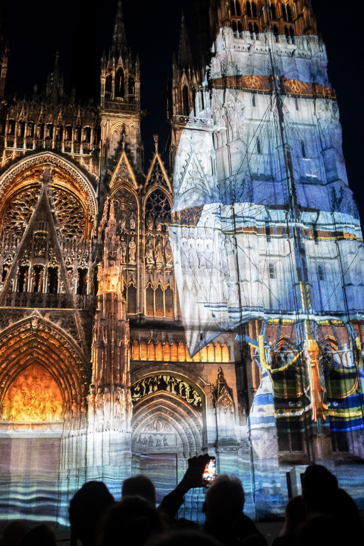 Cathédrale de Rouen, France - Les Nouveaux Mondes, création 2019 video et photo © Cosmo AV