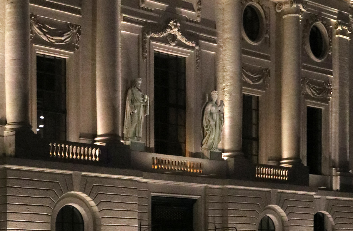 Grand Hôtel-Dieu, mise en lumière, détail du corps central de la façade, quai Courmont, Lyon, France