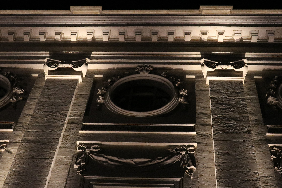 Grand Hôtel-Dieu, mise en lumière, détail du corps latéral de la façade, quai Courmont, Lyon, France