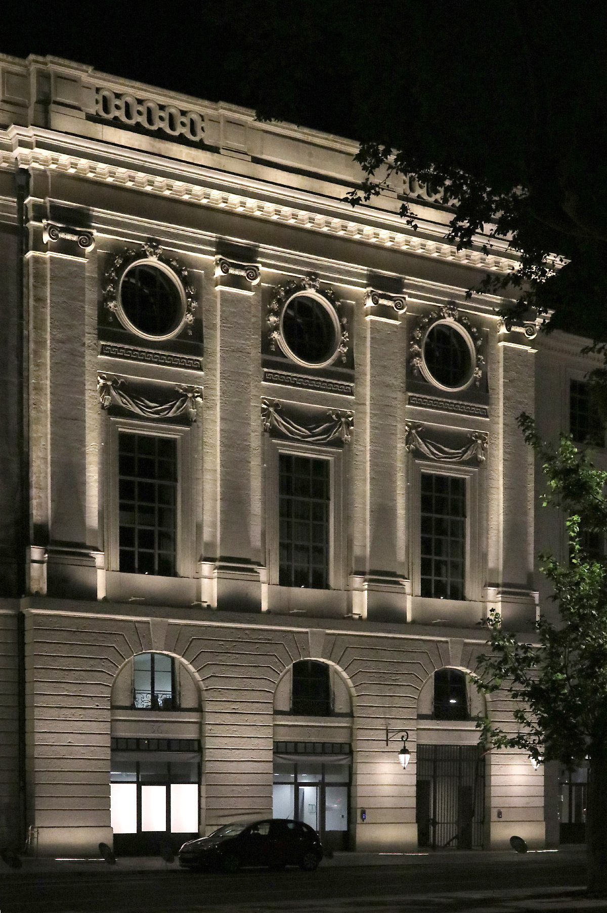 Grand Hôtel-Dieu, mise en lumière, détail du corps latéral de la façade, quai Courmont, Lyon, France