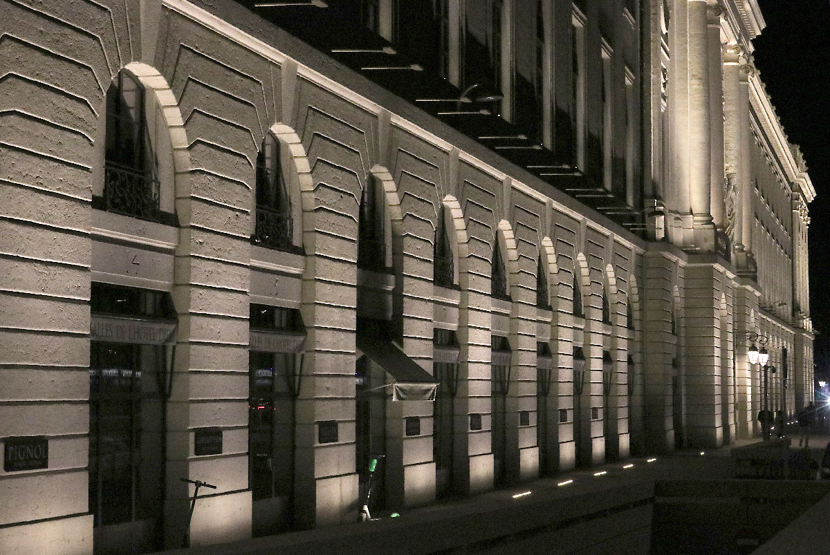 Grand Hôtel-Dieu, mise en lumière, aile latérale de la façade, quai Courmont, Lyon, France