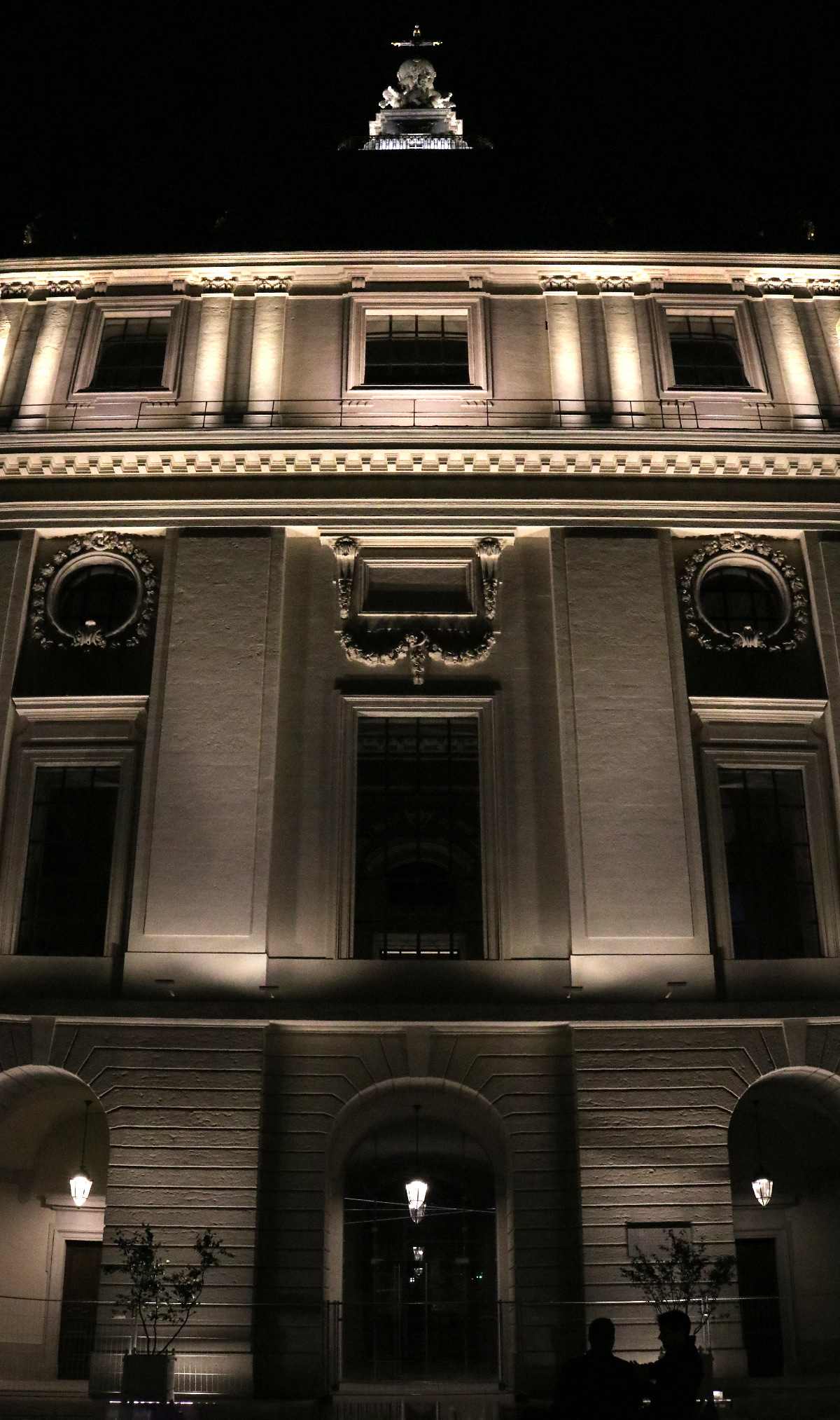 Grand Hôtel-Dieu, mise en lumière, corps central, façade arrière sur cour, Lyon, France