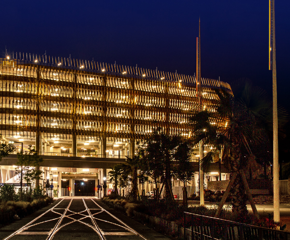 Parcazur Charles Ehrmann, parc-relais, Nice, France - Architectes : BLP & Associes - Concepteur lumière : 8’18’’ © Anthony Perrot