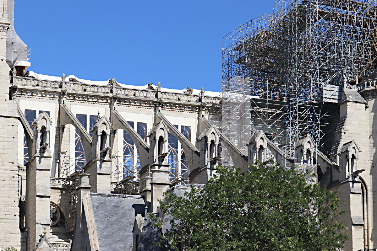 Cathédrale Notre-Dame de Paris, façade sud de la nef sans toiture et vitraux - Septembre 2019 © Vincent Laganier