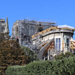 Cathédrale Notre-Dame de Paris, façade sud-est sans toiture, arc-boutant avec contreventement poutre en bois - Septembre 2019 © Vincent Laganier