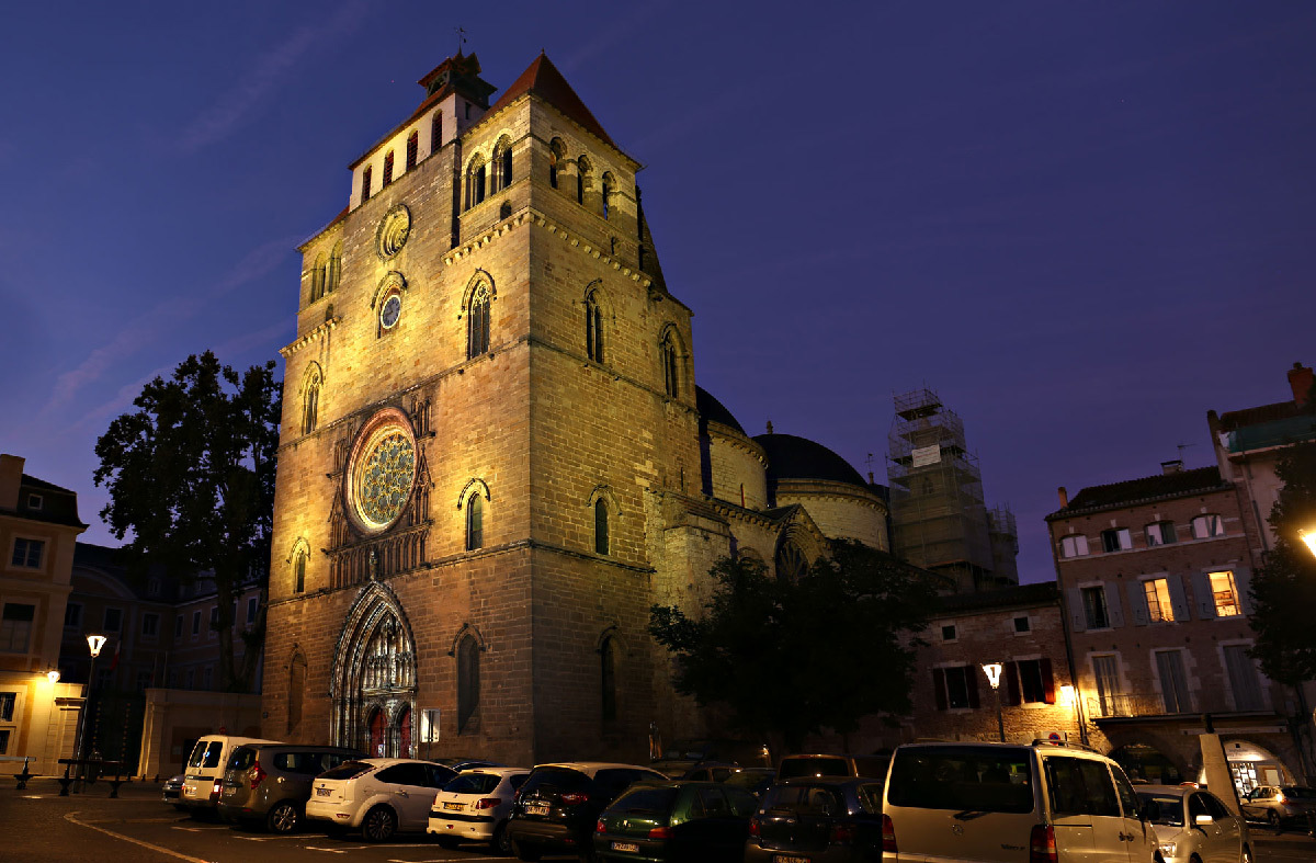 Cathédrale de Cahors, Lot, France - Conception lumière et photo © Quartiers Lumières