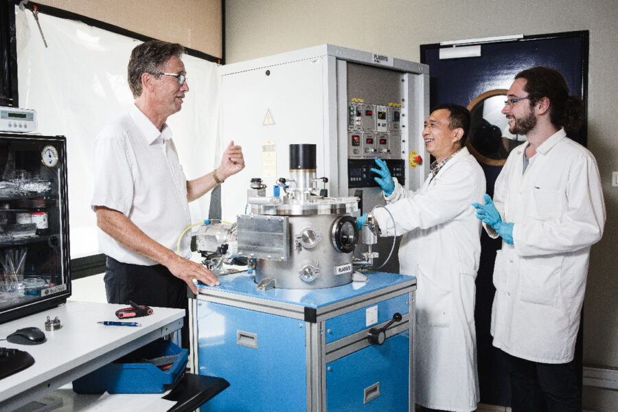 Thomas Ebbesen et la transmission optique extraordinaire