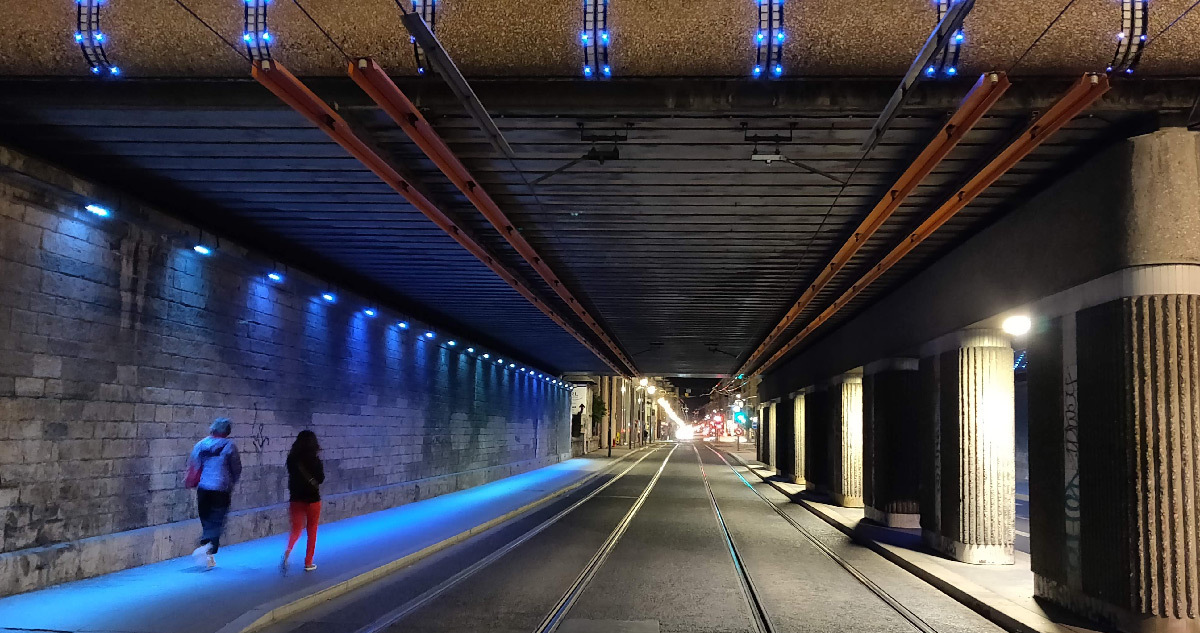 Passage SNCF cours Lafayette, Lyon, France - Concepteur lumière : Louis Lepoutre, Cobalt © Vincent Laganier
