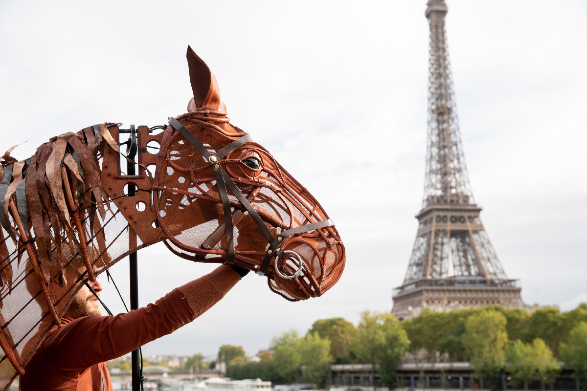 War Horse 2019, cheval Joey - Handspring Puppet Company - Tour Eiffel, Paris © Jessica Rodrigues
