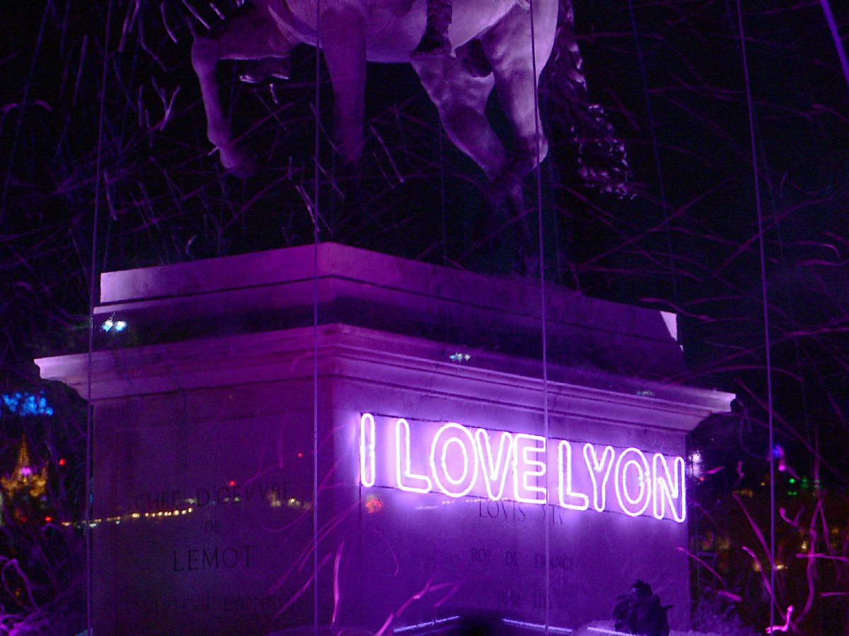 I love Lyon, place Bellecour, Lyon - Architecte scénographe Jacques Rival - Fête des lumières 2006-2007 © Vincent Laganier
