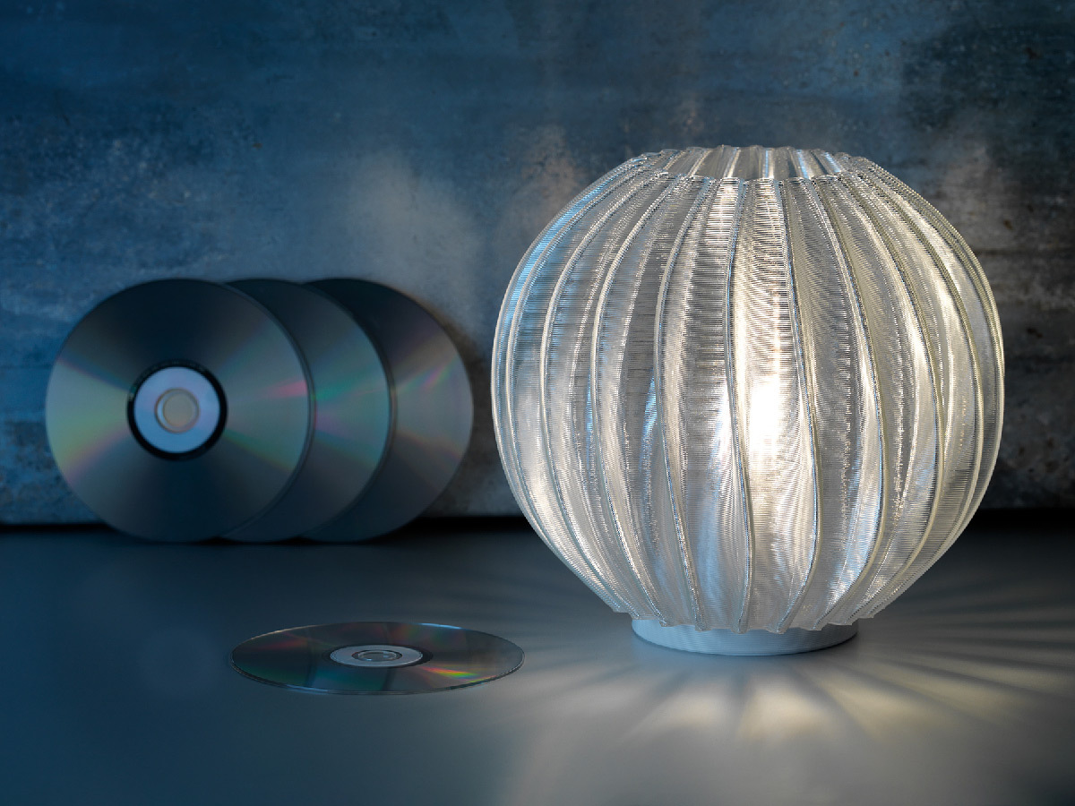 Lampe de table Philips à LED, imprimés en 3D, avec 24 CD recyclés © Signif
