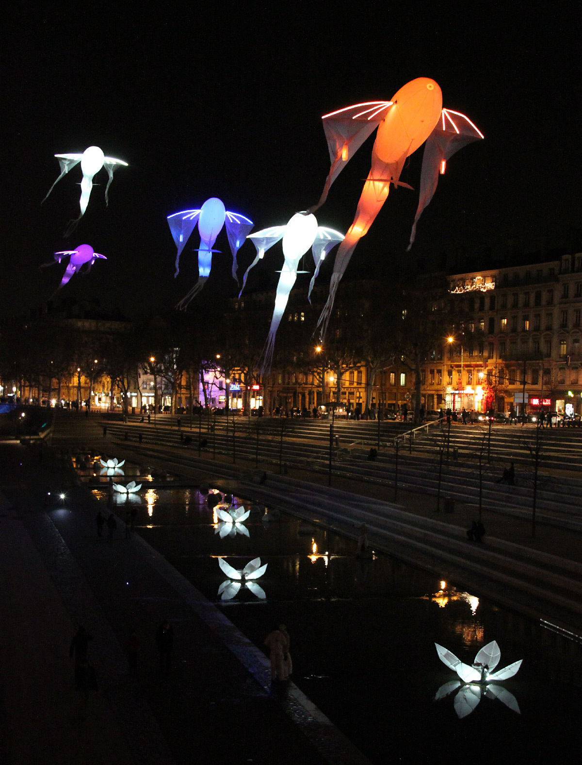 Le bal des Luminéoles, poésie céleste, terrasses de la Guillotière, Lyon - Scénographe : Christophe Martine - Fête des lumières 2012 © Vincent Laganier