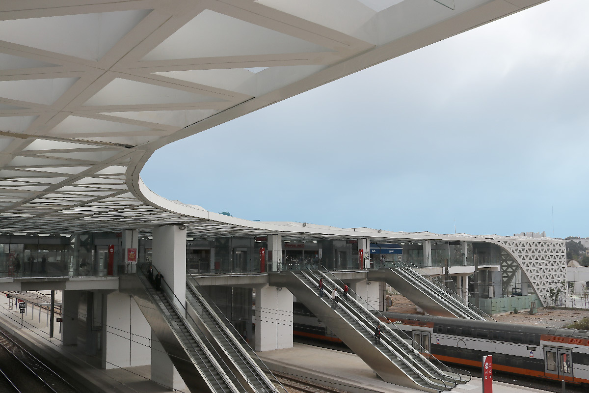 Gare-passerelle de Kénitra, Maroc - Architectes : OKA, SDA