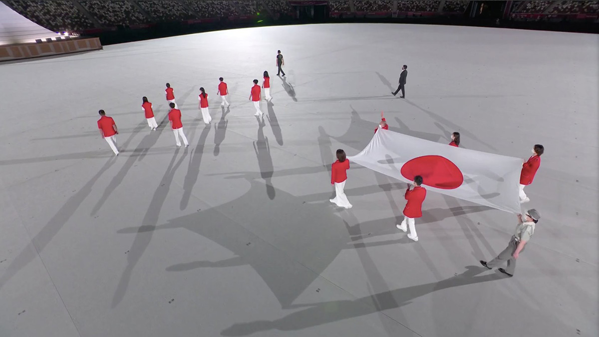Tokyo 2020, cérémonie d'ouverture, Japon - The Japanese flag🇯🇵 has entered the Olympic stadium