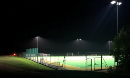 Eclairage Led terrain de Football : Devis sur Techni-Contact - Eclairage  sportif