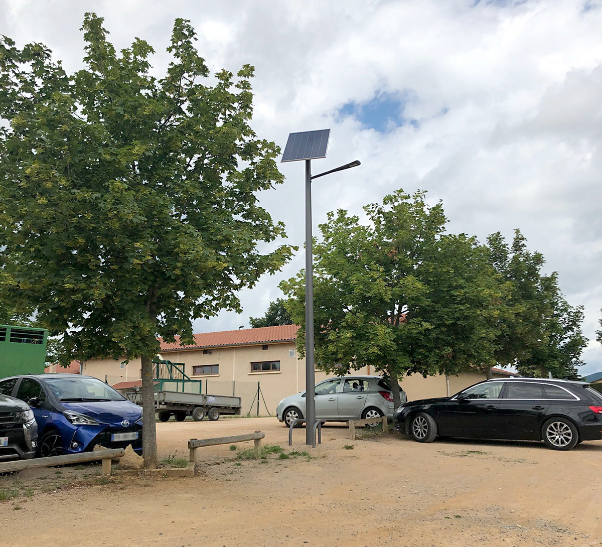 Lampadaire solaire pour parkings et rues pietonnes