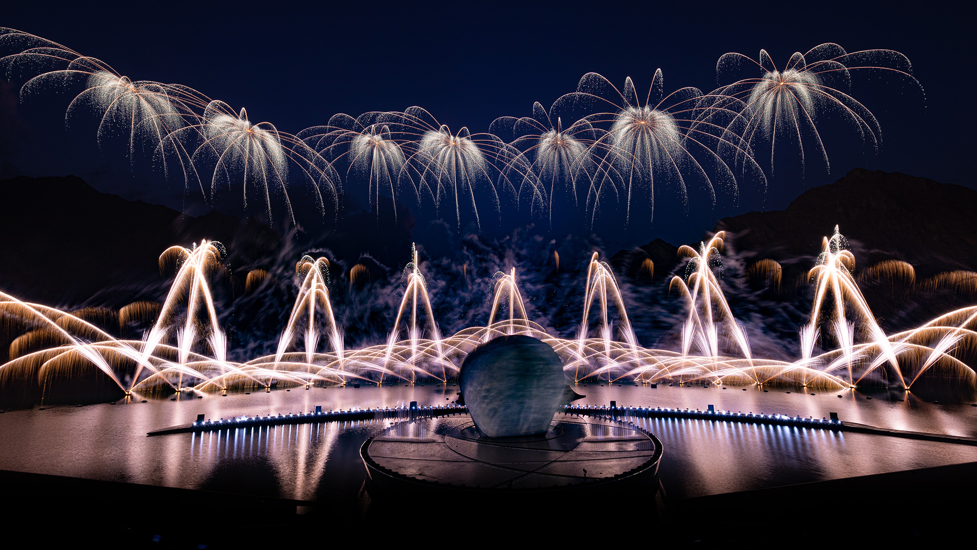 Avant-garde des spectacles pyrotechniques avec drones, Groupe F