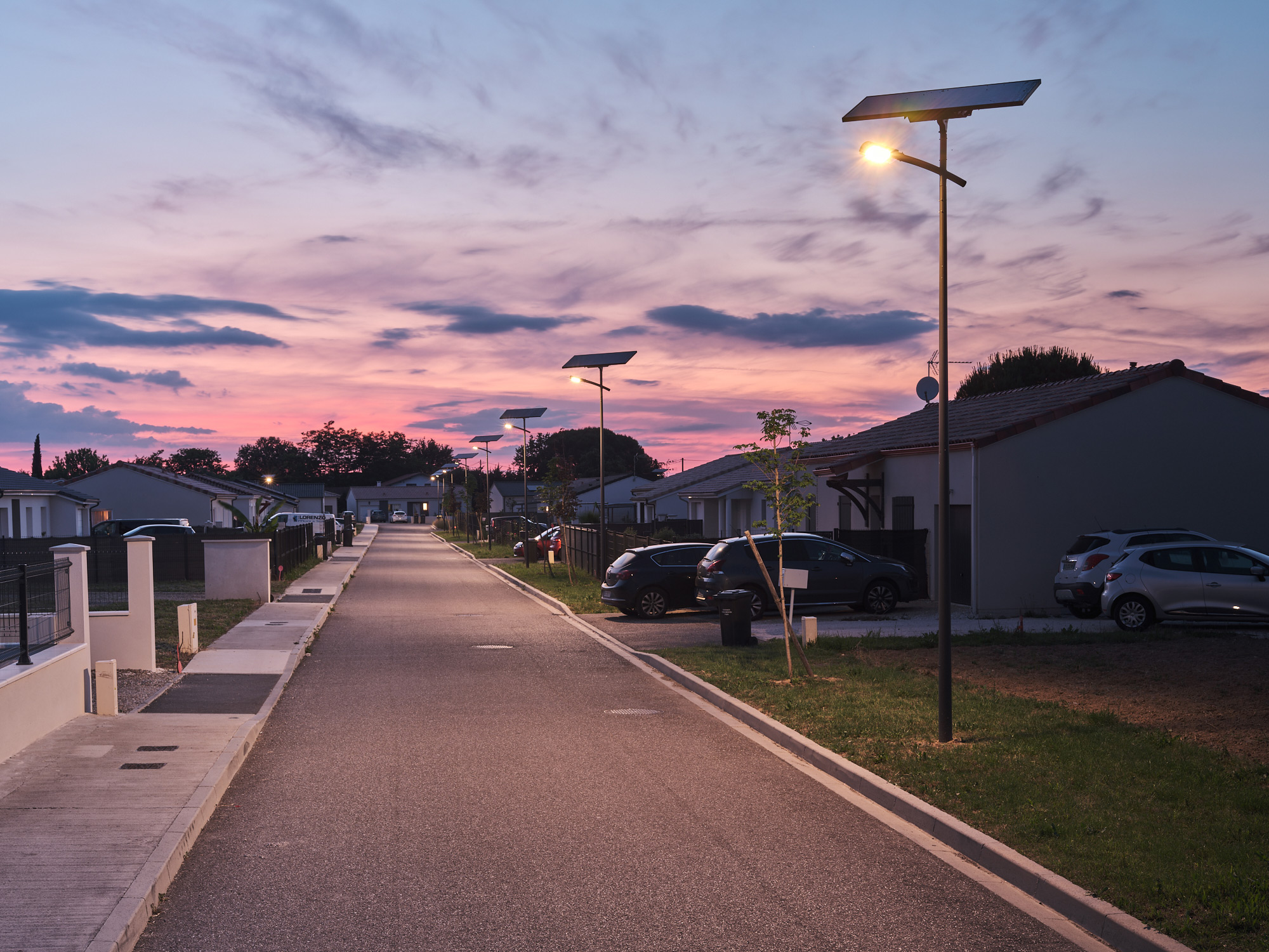 Lampadaire solaire pour parkings et rues pietonnes