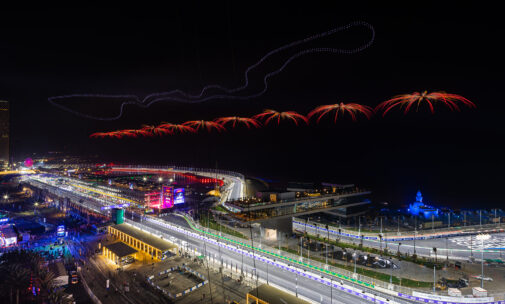 Avant-garde des spectacles pyrotechniques avec drones, Groupe F