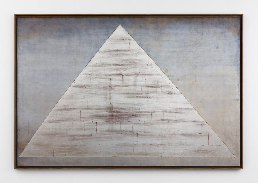 Art, expo et couleur, Anna-Eva Bergman, N°6-1960 Pyramide 1960 Huile et feuille de métal sur toile 200 x 300 cm Fondation Hartung-Bergman © Anna-Eva Bergman Adagp, Paris, 2023 Photo © Claire Dorn