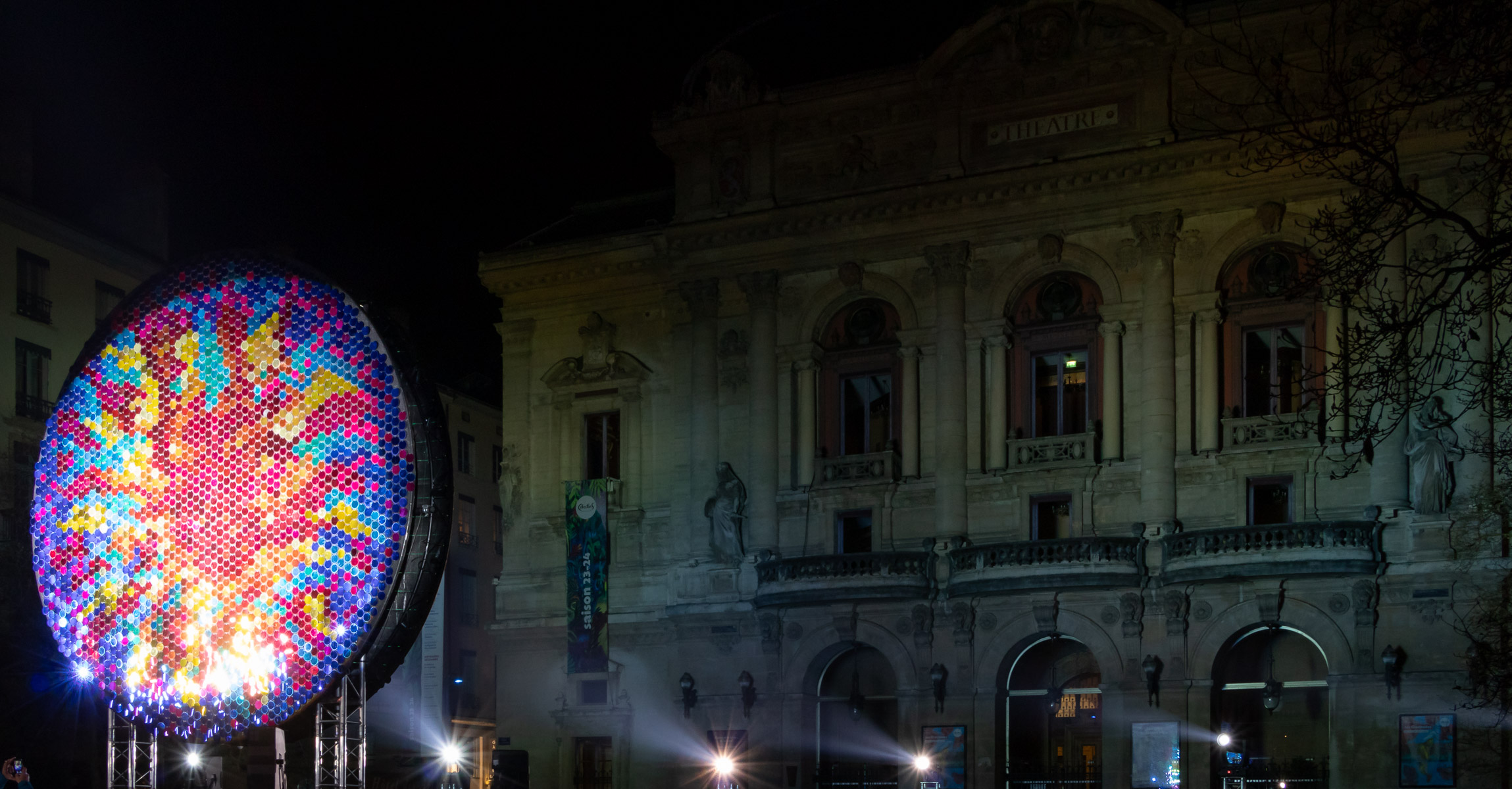 Soirée lumineuse avec éclairage laser personnalisable pour les Jeux 2024 à  Lyon - HB Art