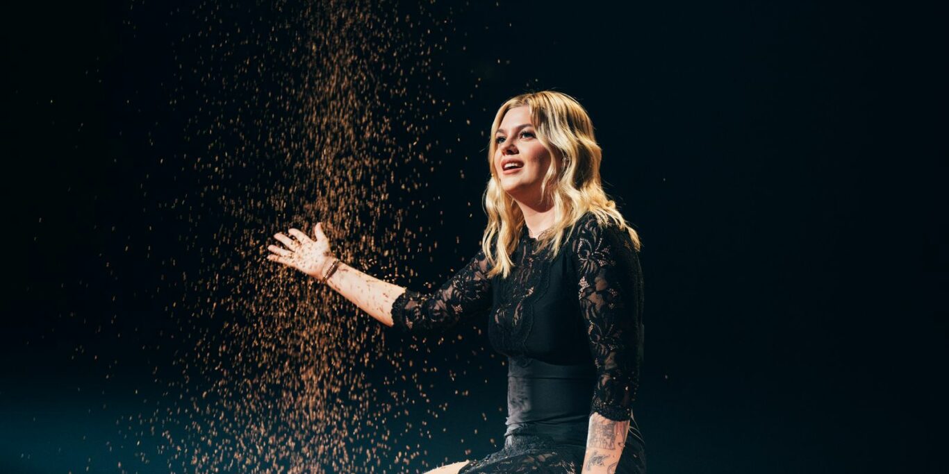 Eurovision 2025 France - Louane, maman - Second Semi-Final, St. Jakobshalle, Bale, Suisse © Sarah Louise Bennett, EBU