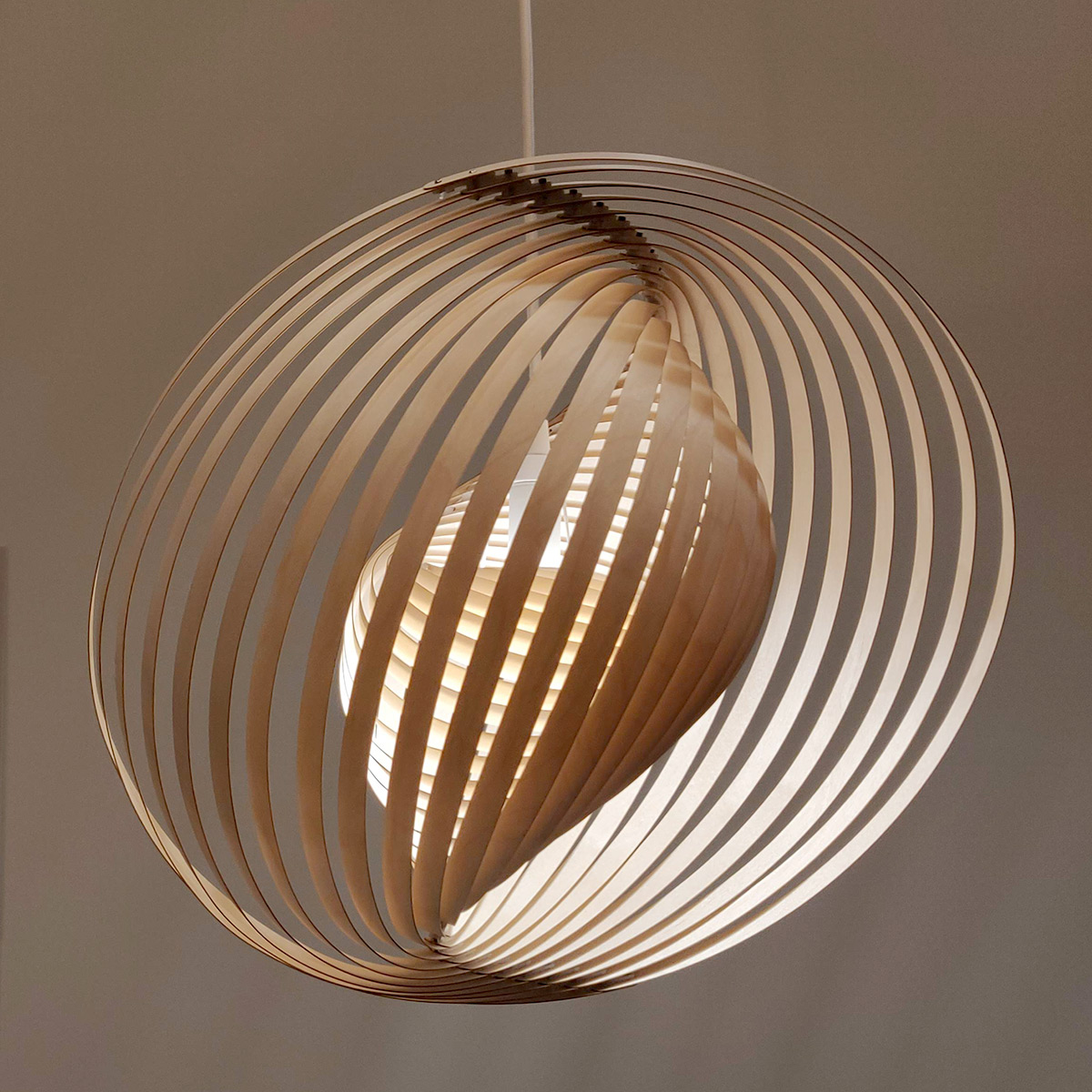 Suspension design - Designer : Ilkka Kauppinen - Fabricant : Secto Design