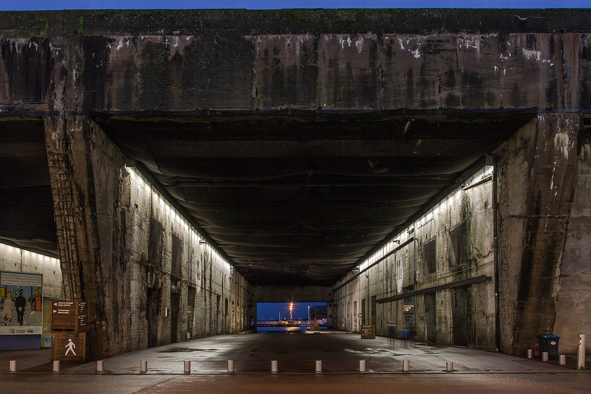 Base sous-marine, Saint-Nazaire, France - Conception lumière Virginie Voué, Luminescence